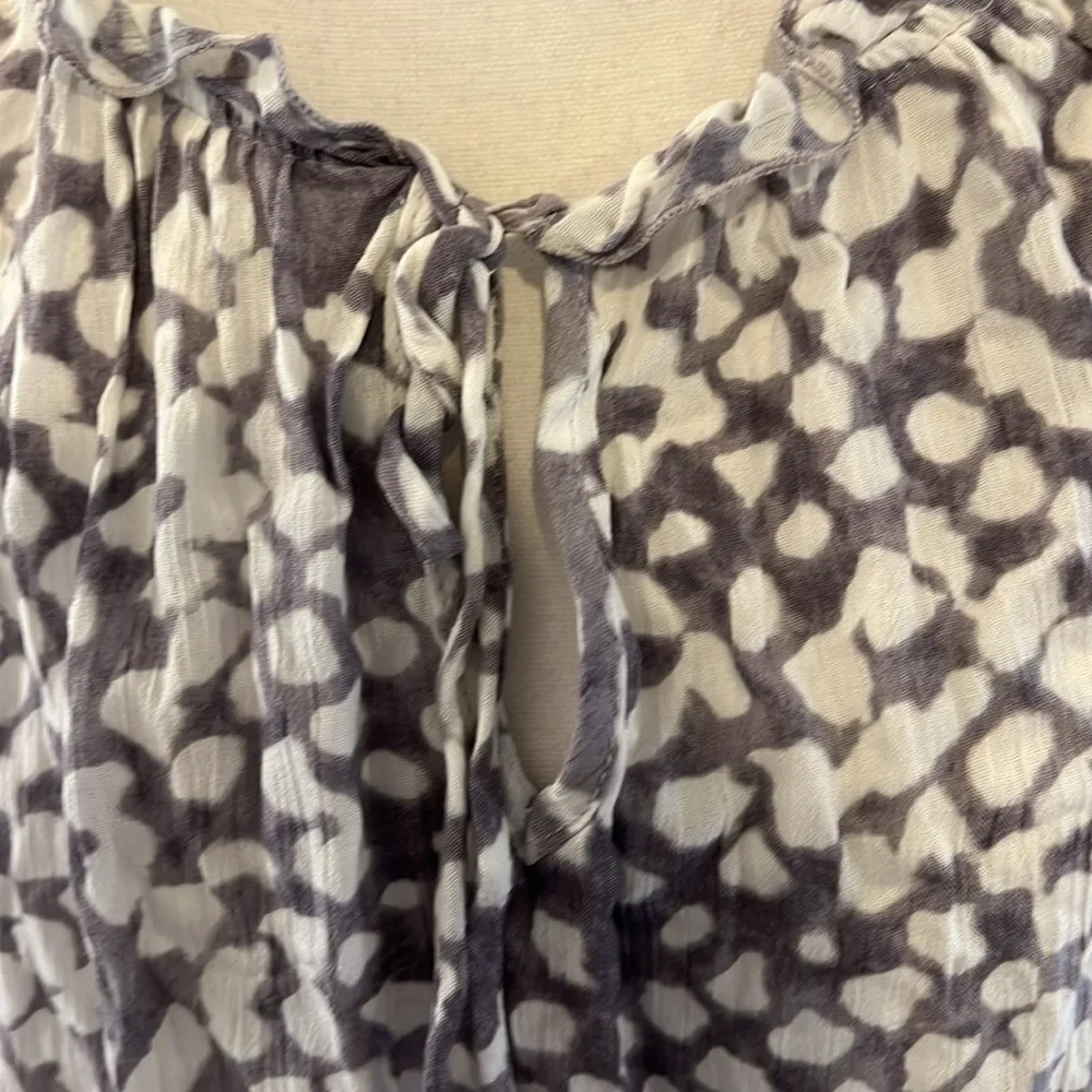 LIKE NEW GREY LEOPARD PRINT BLOUSE - SIZE SMALL